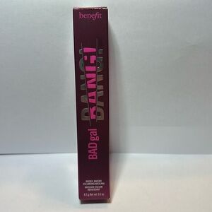 Bad gal BANG! Wild plum Volumizing mascara by Benefit